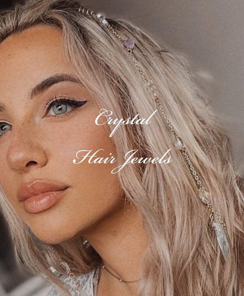 Exquisite crystal hair jewelry and accessories, perfect for adding glamour to your hairstyle. Discover a stunning collection of hair adornments that will elevate your look with elegance and sparkle.